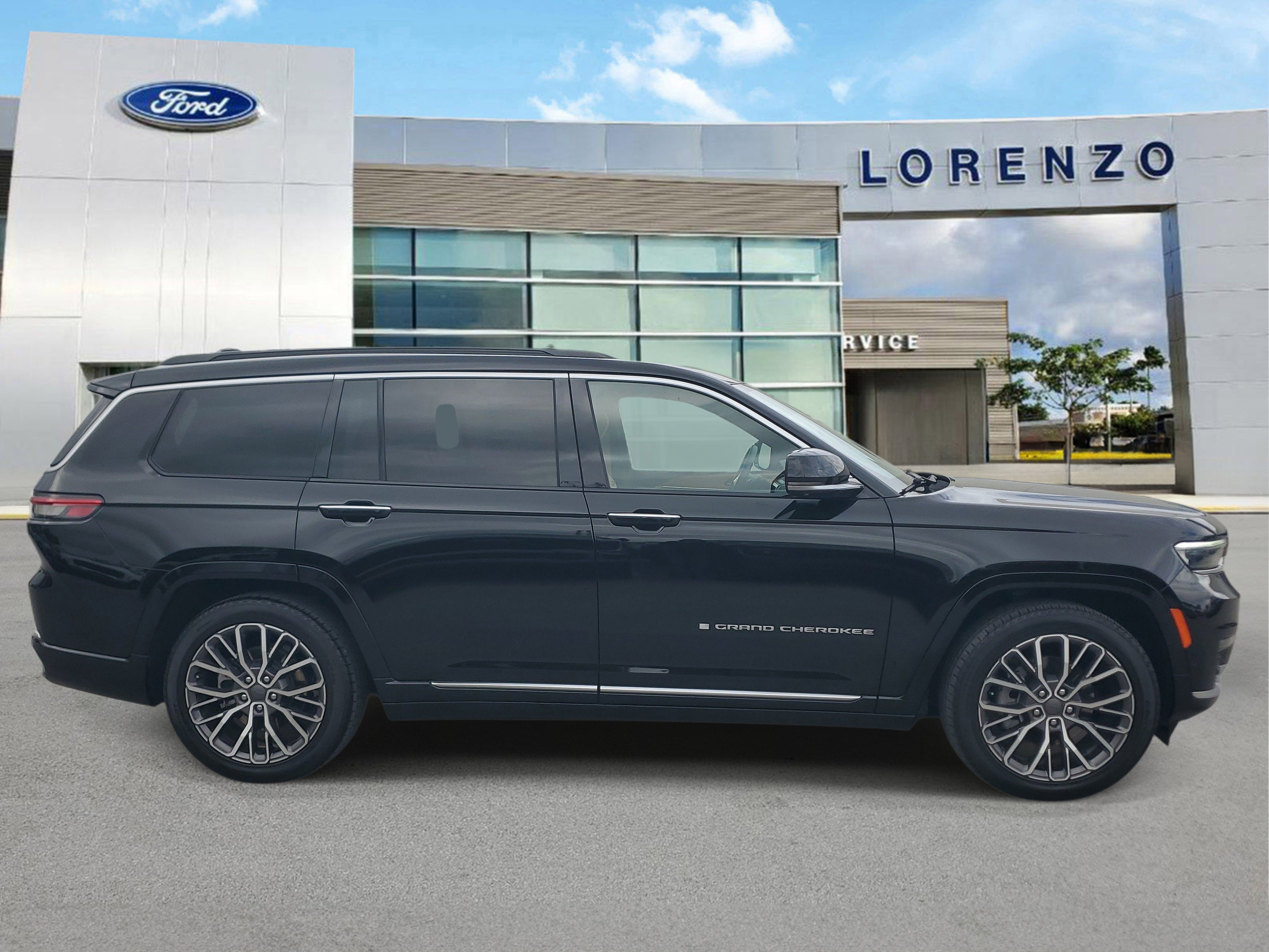 Used 2024 Jeep Grand Cherokee L Summit AWD/4WD image 4