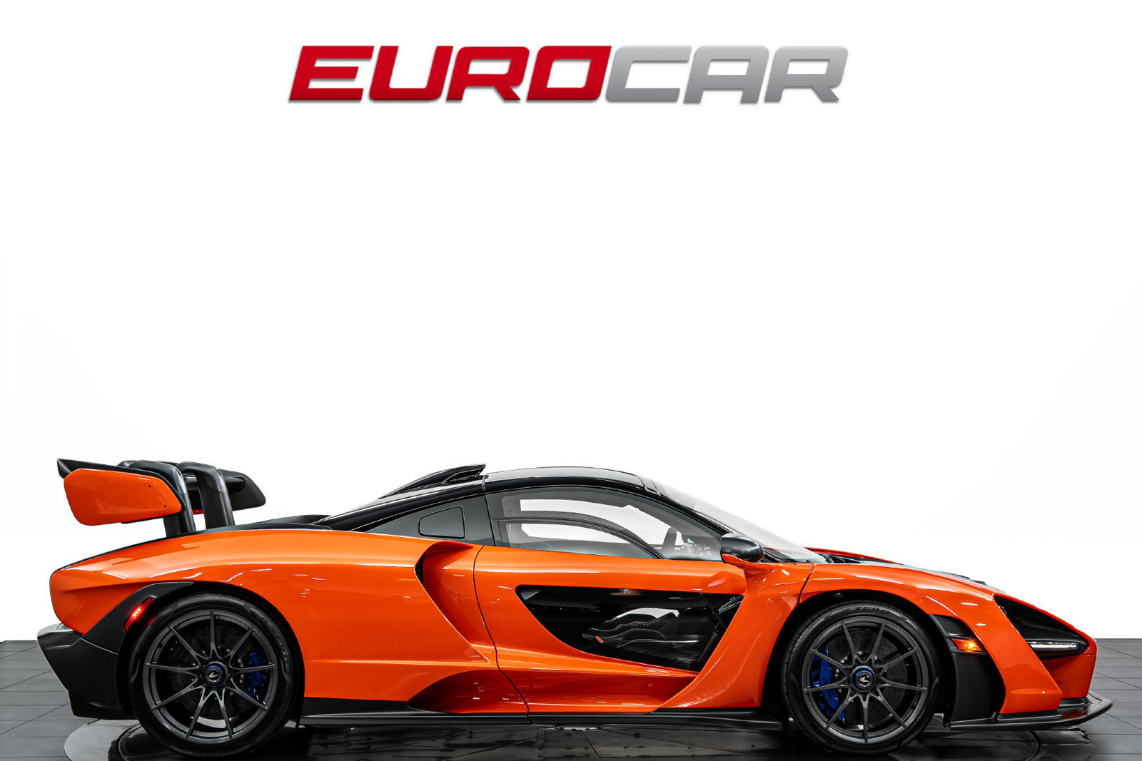Used 2019 McLaren Senna RWD image 6