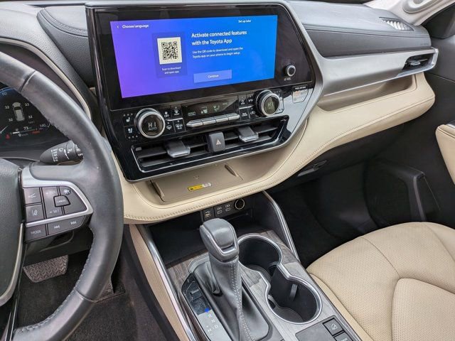 Used 2023 Toyota Highlander Limited image 22