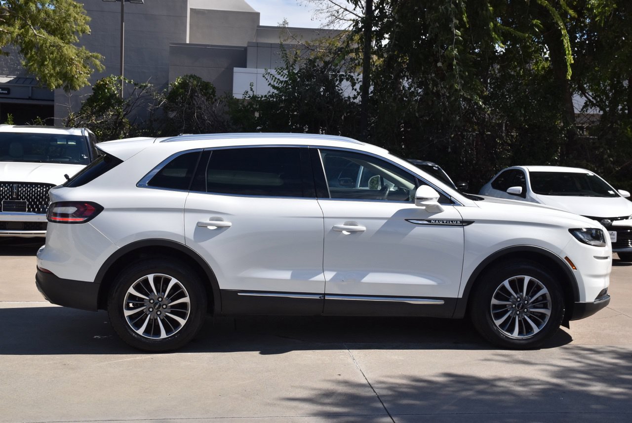Used 2022 Lincoln Nautilus FWD w/ Premium Package image 6