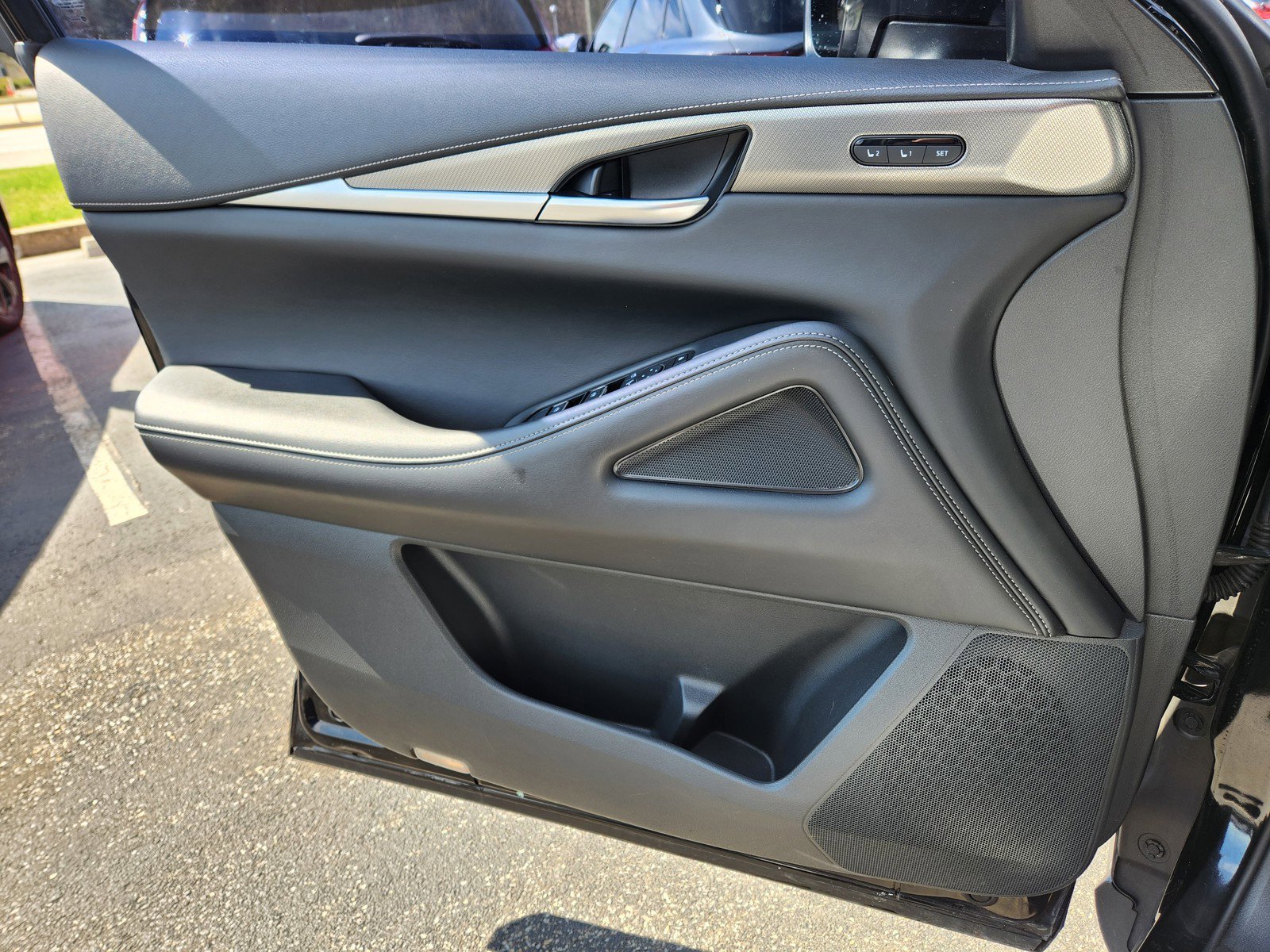 Used 2023 INFINITI QX60 Luxe w/ Cargo Package image 25