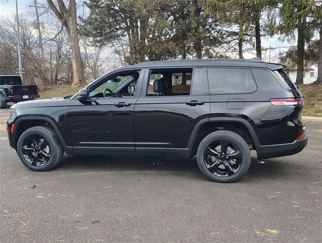 New 2025 Jeep Grand Cherokee L Laredo image 5