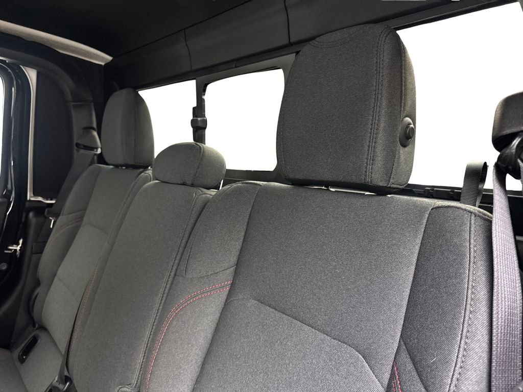 Used 2024 Jeep Gladiator Rubicon w/ Technology Group AWD/4WD image 37