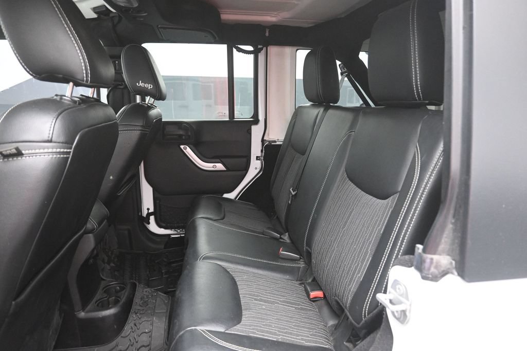 Used 2015 Jeep Wrangler Unlimited Sport AWD/4WD image 2