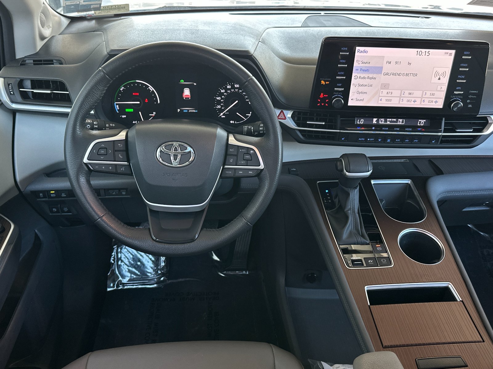 Used 2024 Toyota Sienna XLE w/ XLE Plus Package FWD image 13