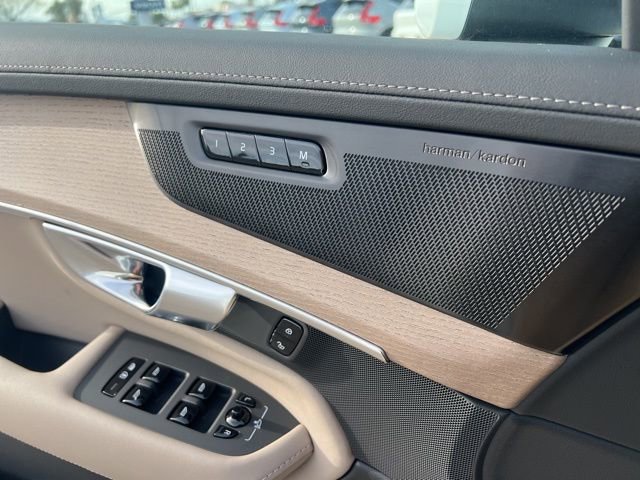 New 2026 Volvo XC90 T8 Plus w/ Protection Package Premier image 24