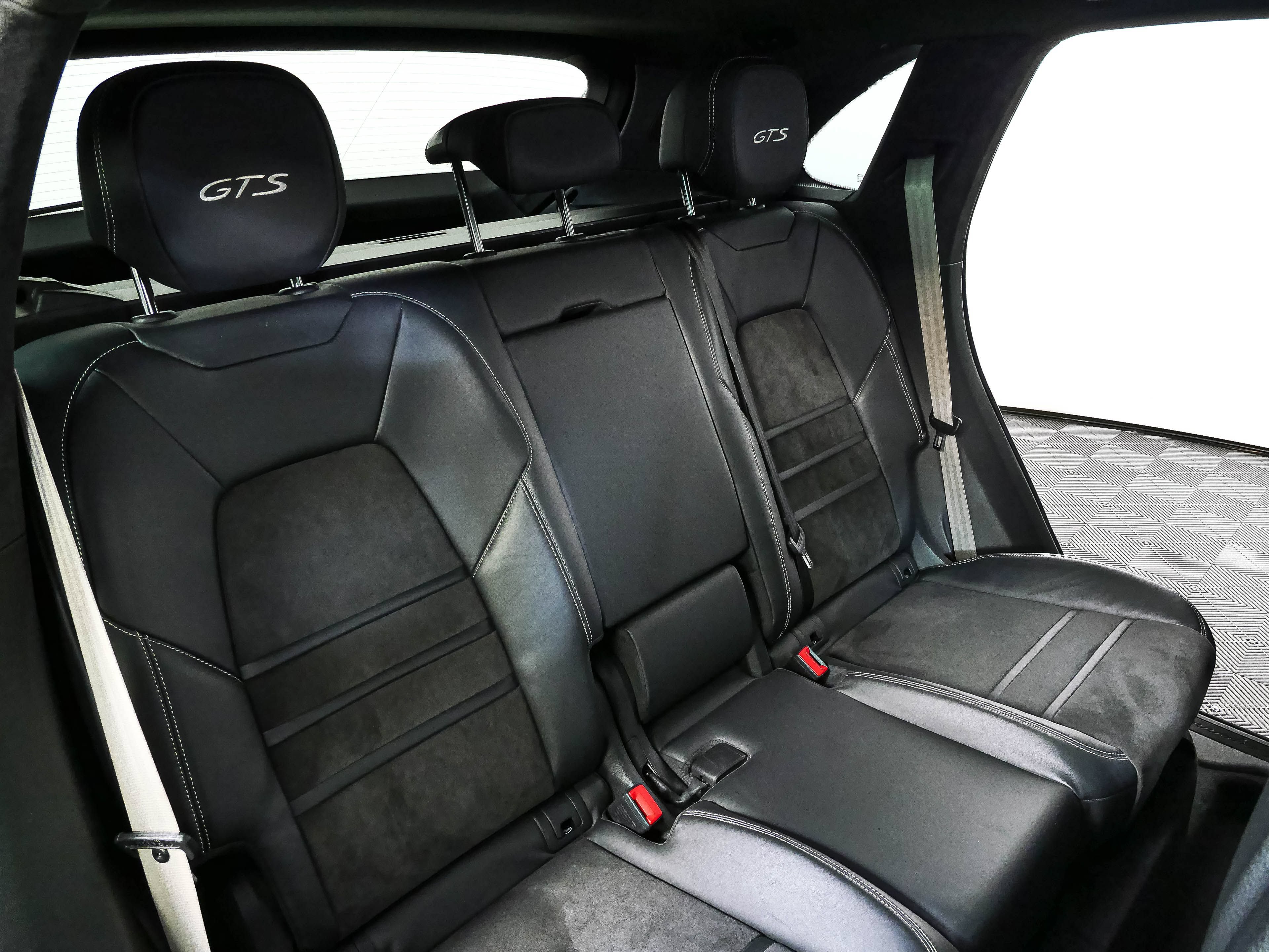 Certified 2023 Porsche Cayenne GTS w/ Premium Package AWD/4WD image 23