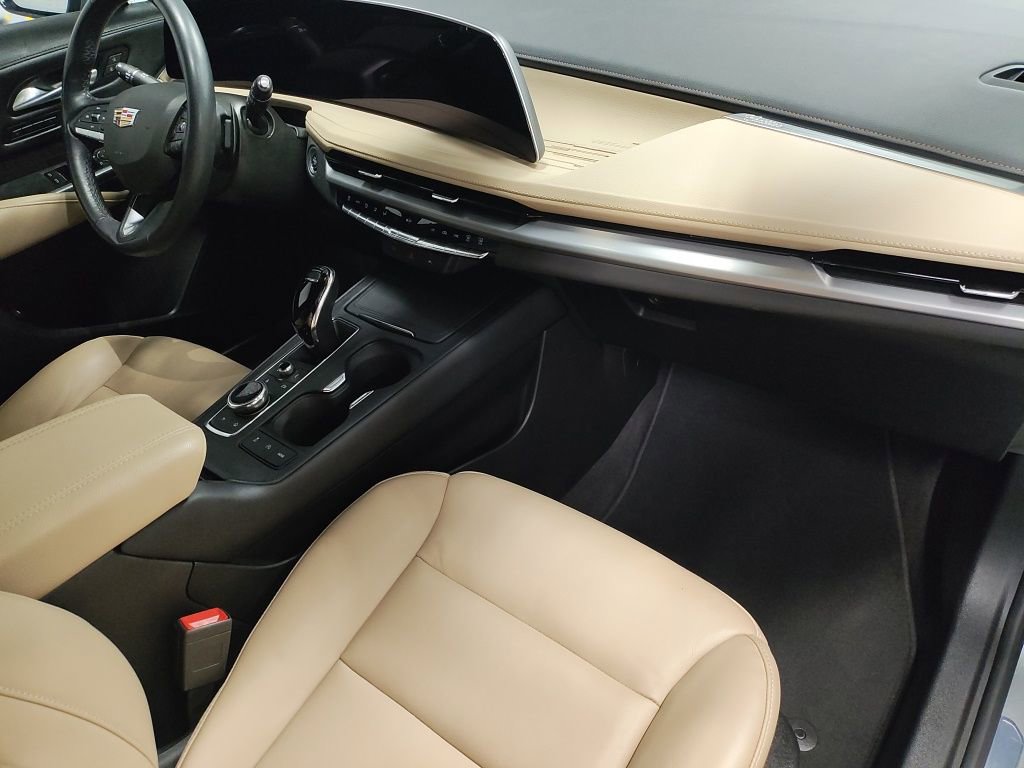 Used 2024 Cadillac XT4 Premium Luxury image 8