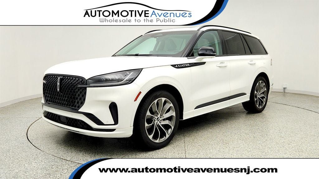 Used 2025 Lincoln Aviator 2WD w/ Jet Appearance Package image 1