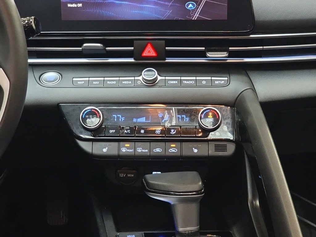 Certified 2024 Hyundai Elantra Limited image 21