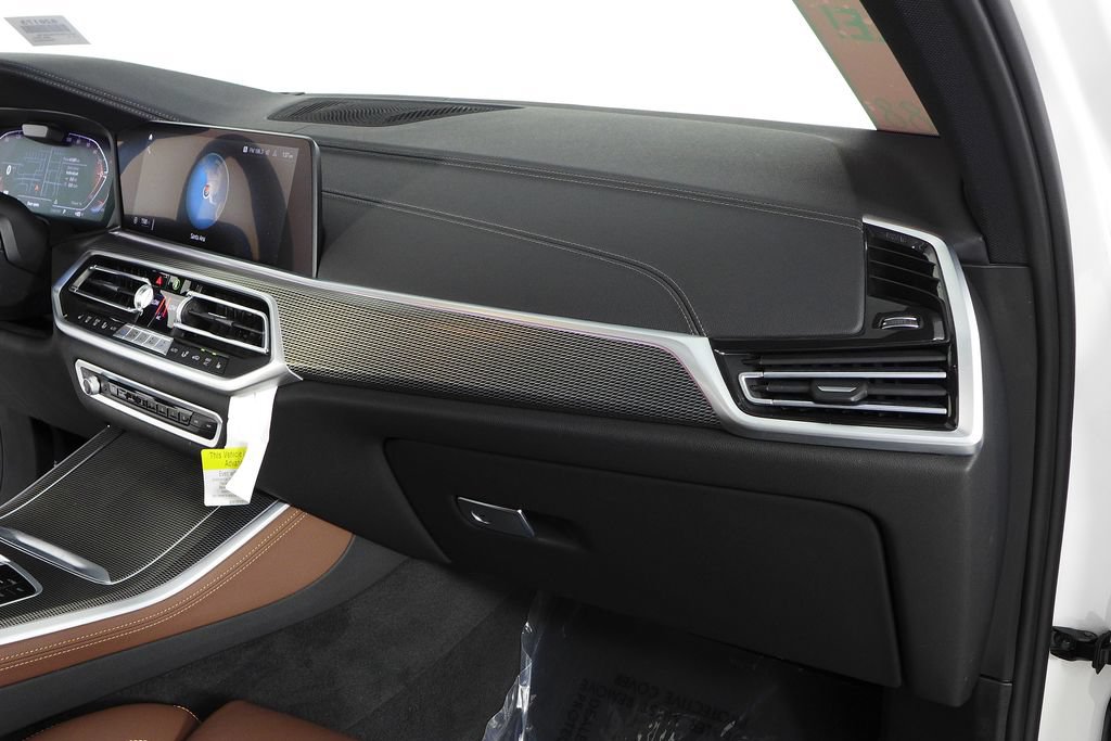 Used 2022 BMW X5 xDrive40i w/ M Sport Package AWD/4WD image 14