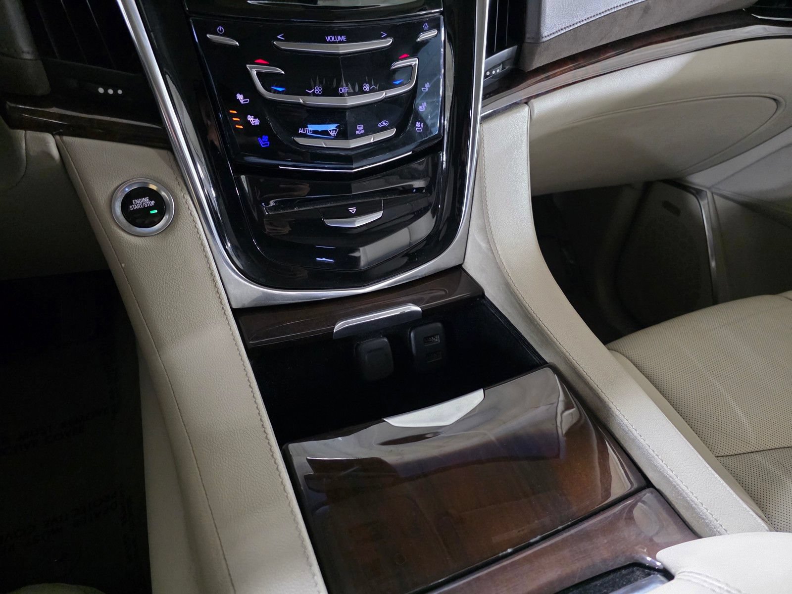 Used 2015 Cadillac Escalade Premium AWD/4WD image 29