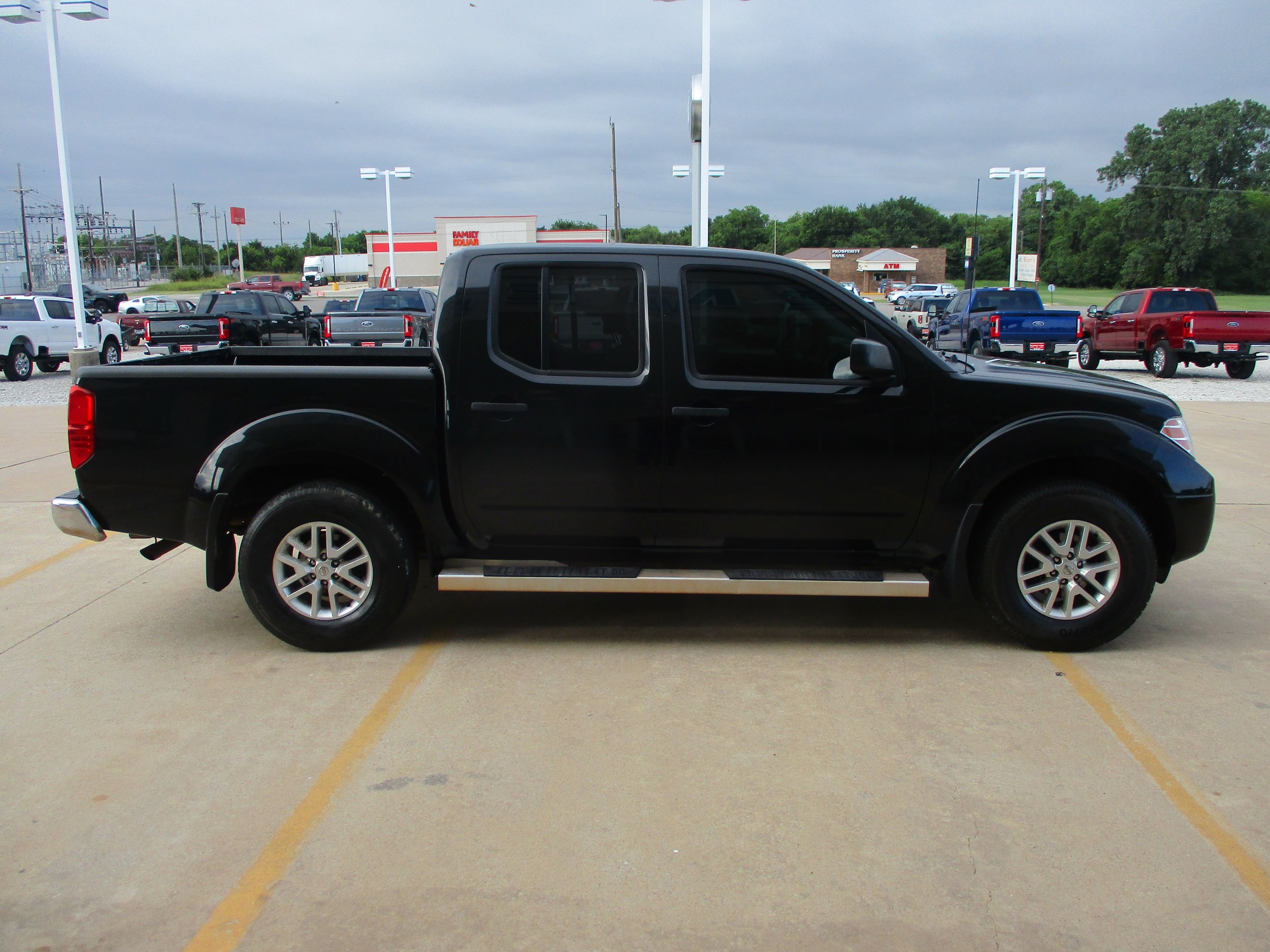 Used 2021 Nissan Frontier SV AWD/4WD image 9