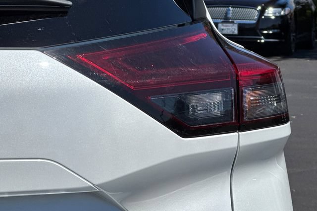 Used 2024 Nissan Rogue SV FWD image 50