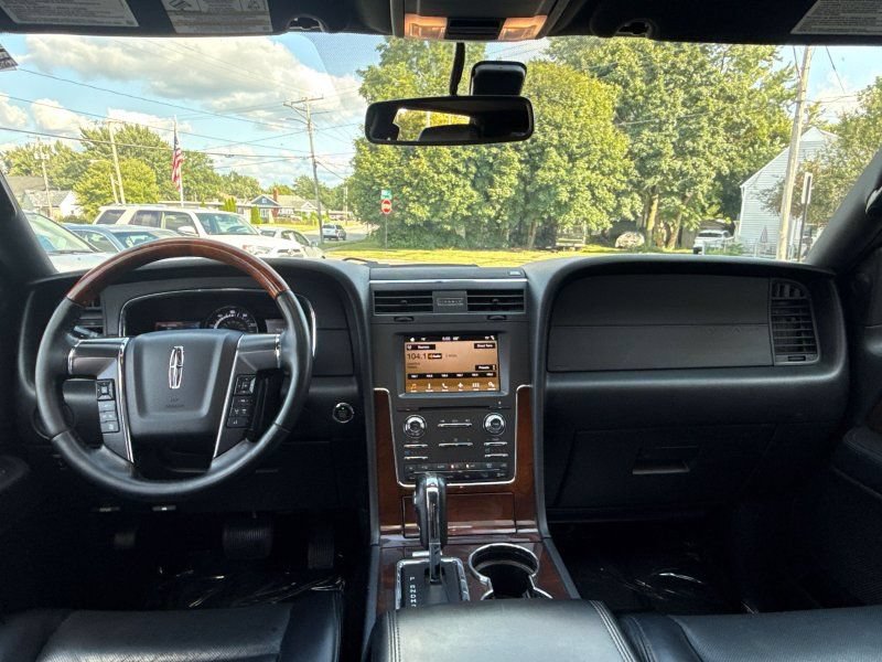 Used 2017 Lincoln Navigator L Select AWD/4WD image 22
