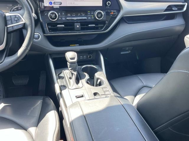 Used 2023 Toyota Highlander XLE FWD image 22
