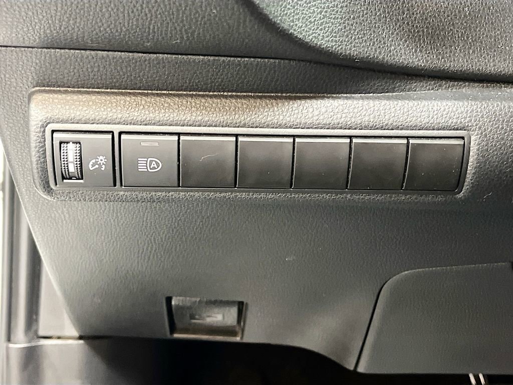 Used 2022 Toyota Corolla SE w/ Carpet Mat Package (TMS) image 10