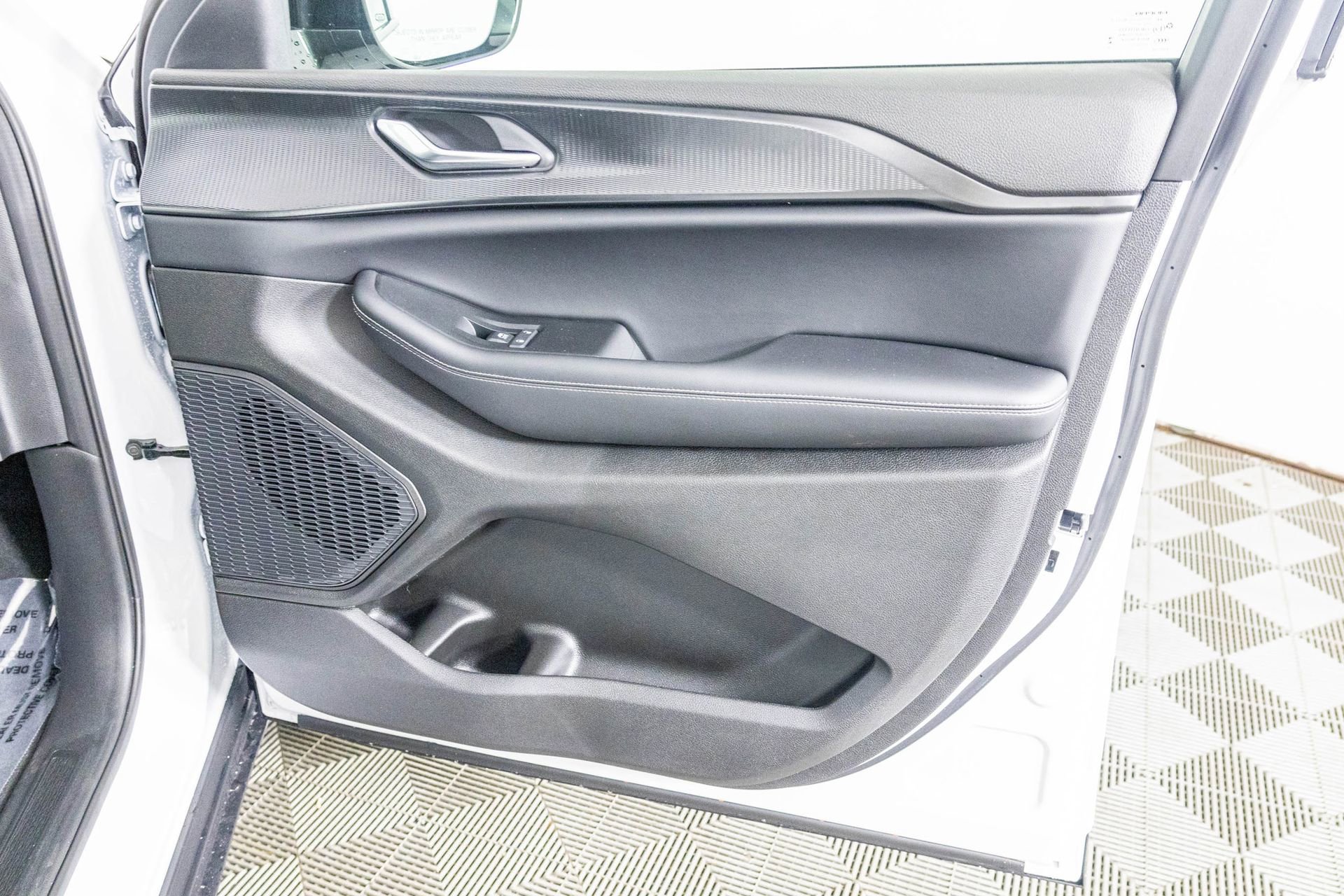 New 2025 Jeep Grand Cherokee Altitude image 35