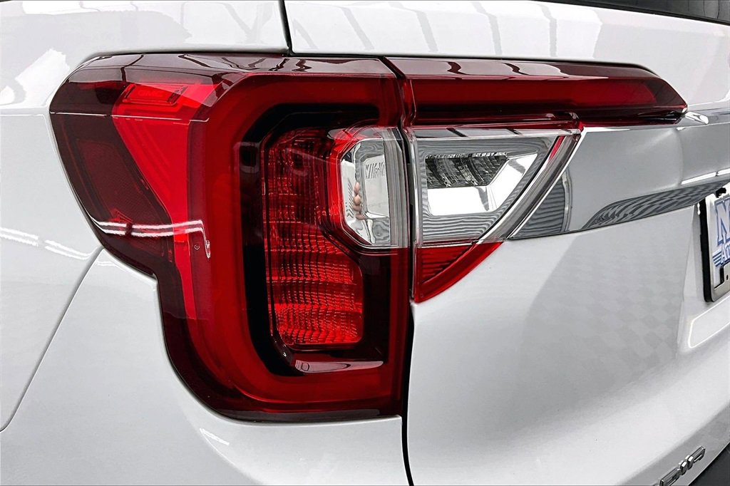 Used 2023 GMC Acadia SLE w/ Driver Convenience Package image 31