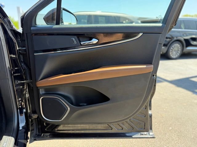 Used 2022 Lincoln Nautilus Reserve AWD/4WD image 15