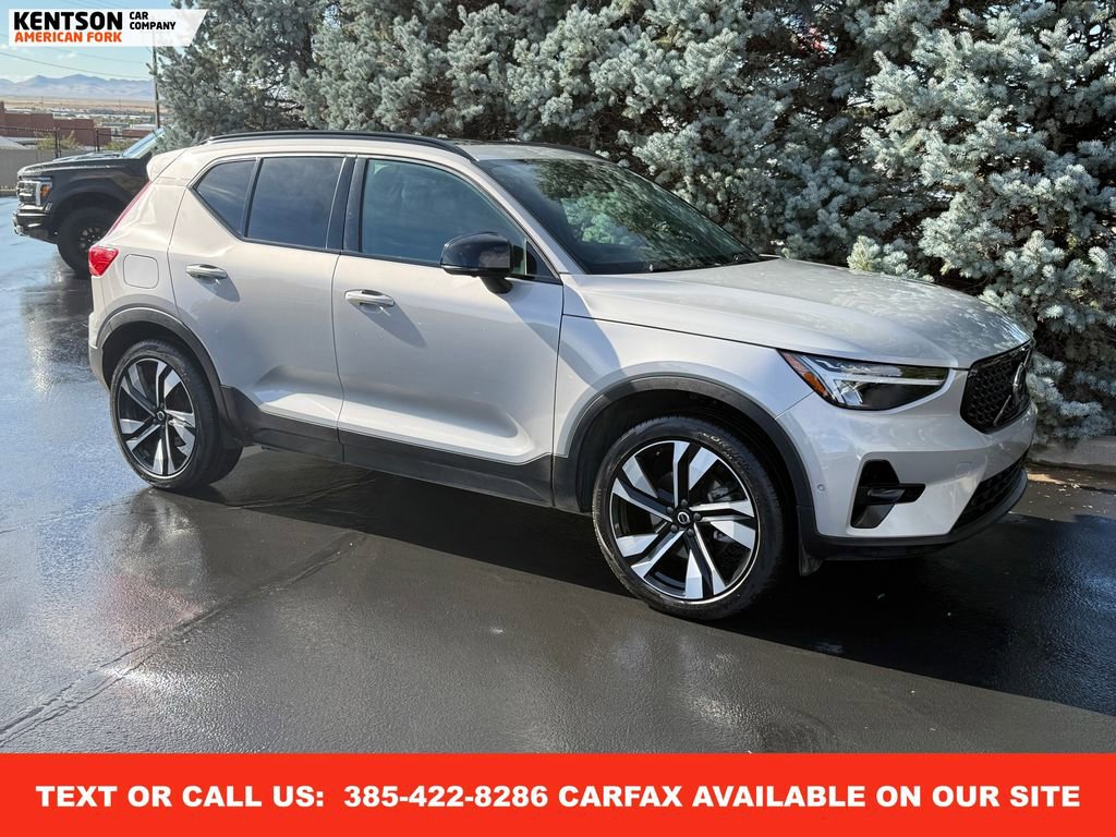 Used 2025 Volvo XC40 B5 Plus image 9