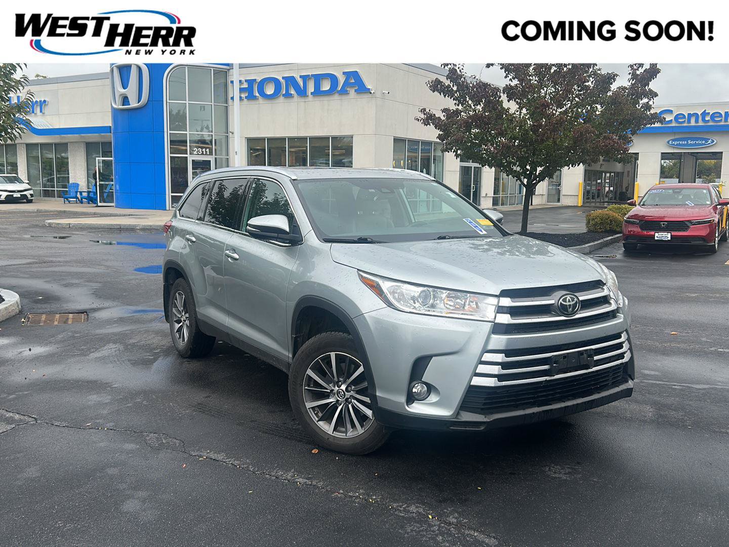 Used 2019 Toyota Highlander XLE AWD/4WD image 1