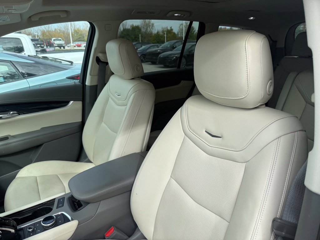 Used 2024 Cadillac XT6 Premium Luxury w/ Technology Package AWD/4WD image 5