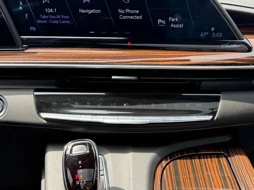 Used 2023 Cadillac Escalade Premium Luxury AWD/4WD image 23