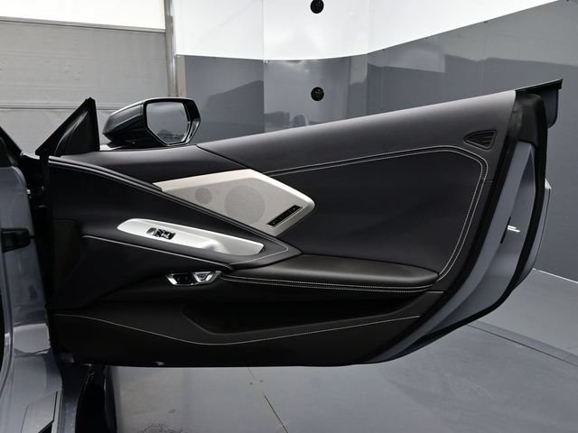 Used 2025 Chevrolet Corvette Z06 RWD image 13