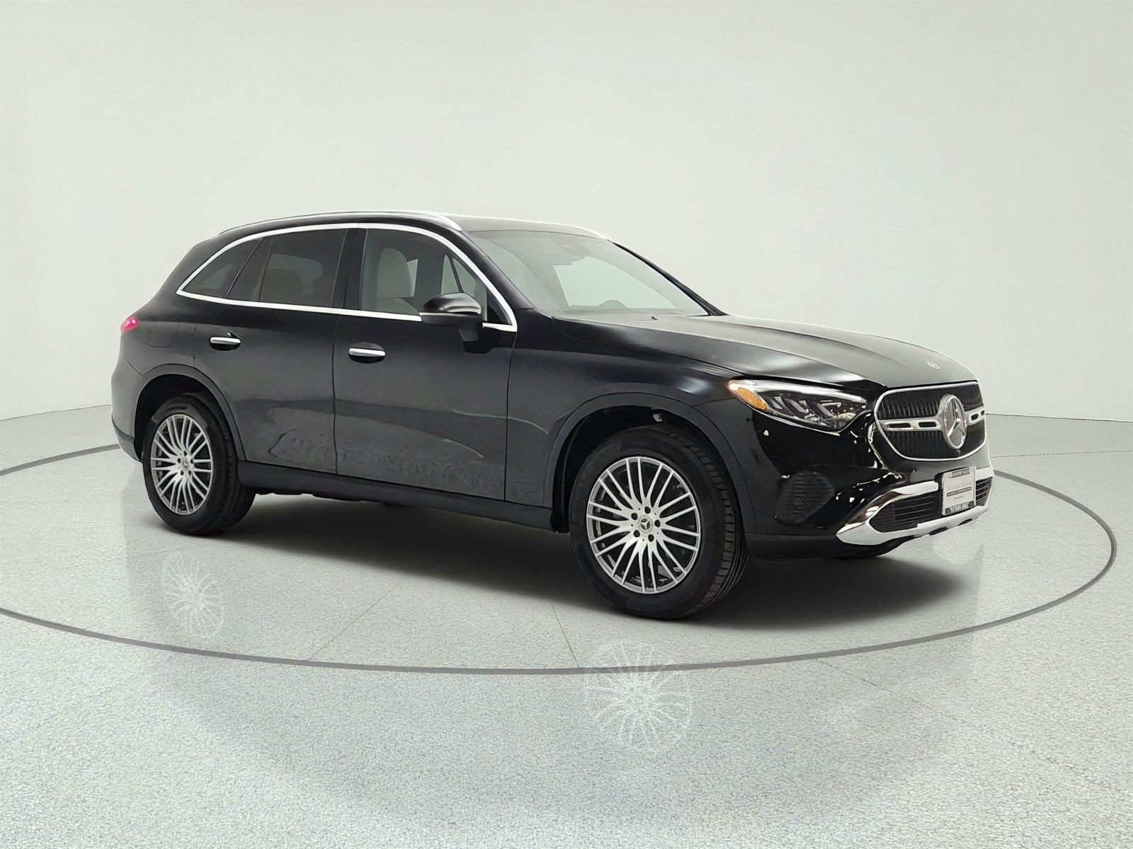 Used 2024 Mercedes-Benz GLC 300 4MATIC image 3