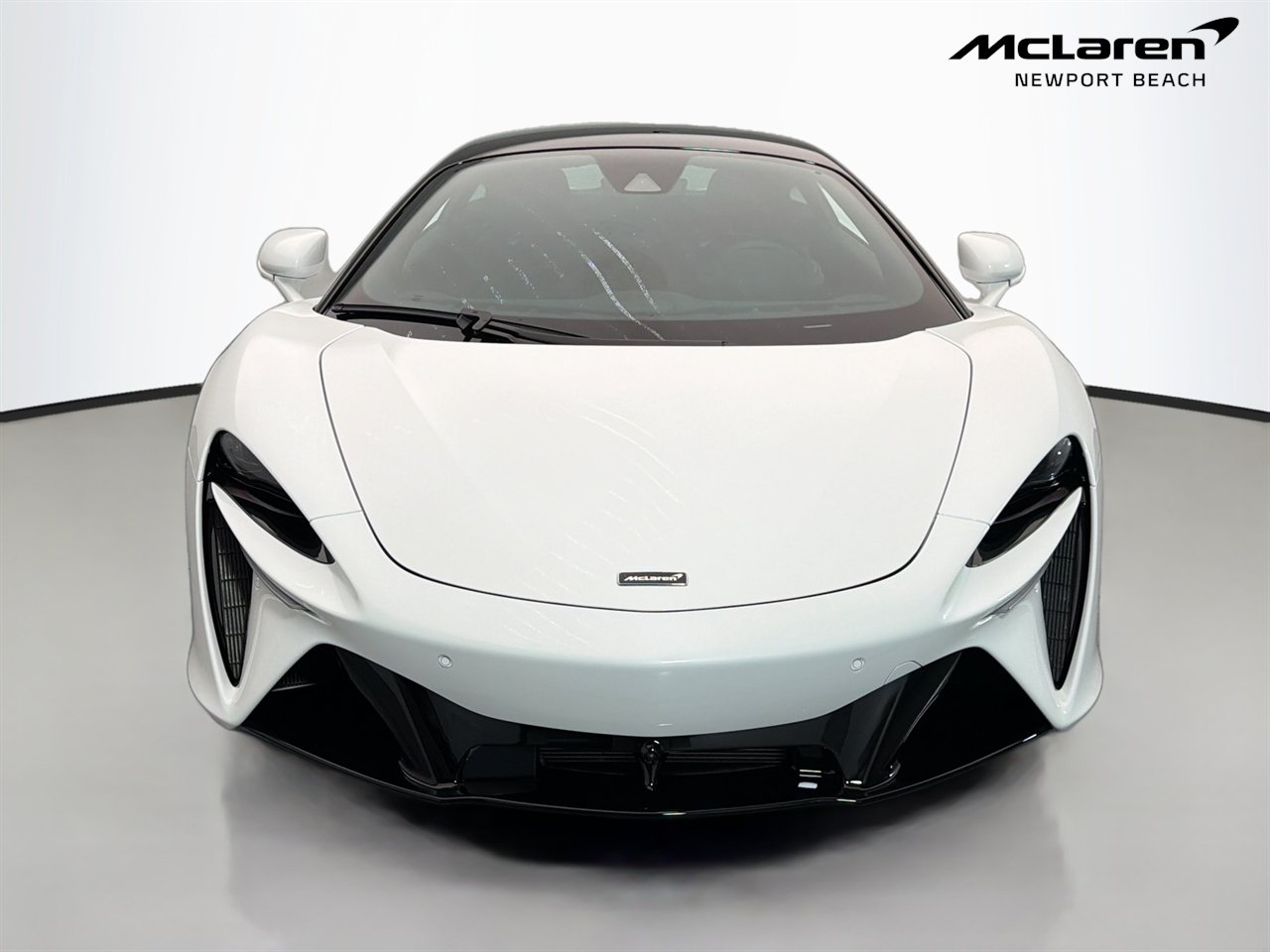 Used 2025 McLaren Artura RWD image 19