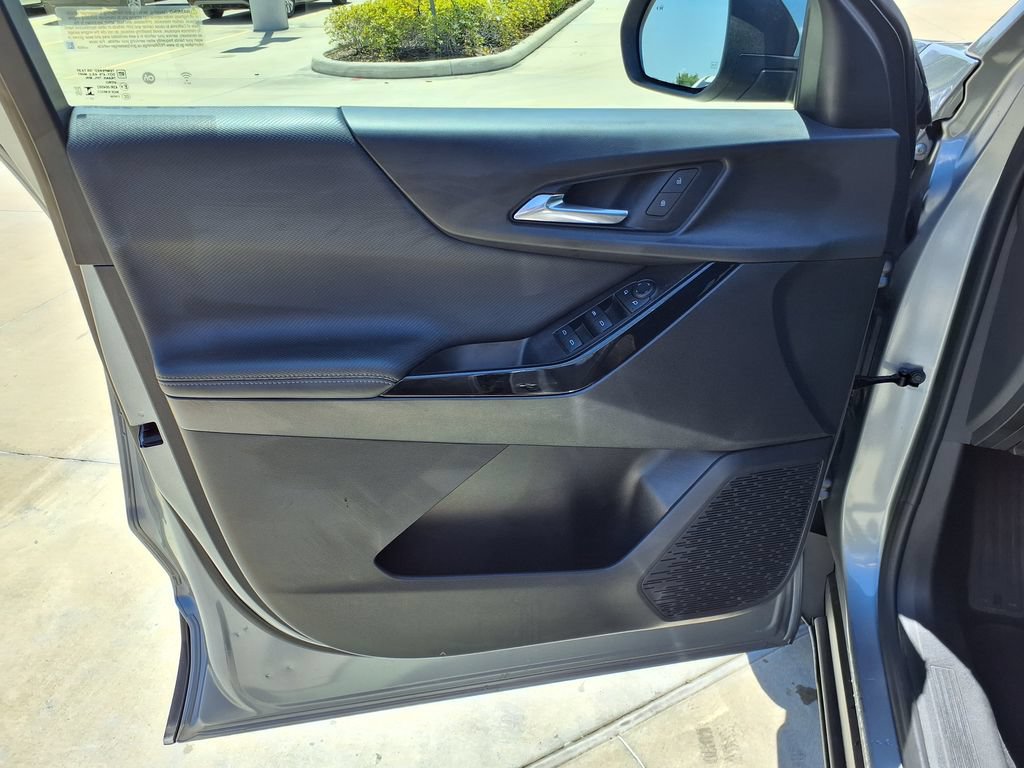 Used 2025 Chevrolet Equinox LT FWD image 13