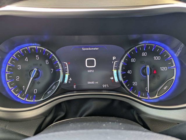 Used 2022 Chrysler Pacifica Limited w/ Uconnect Theater Family Group FWD image 31
