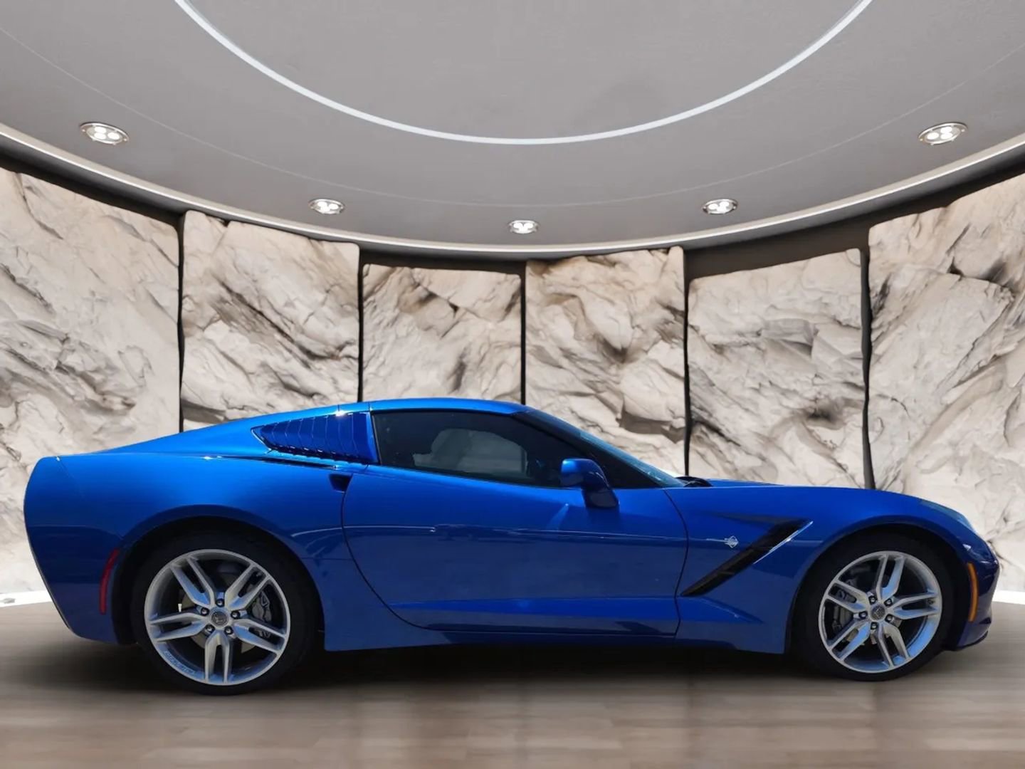 Used 2019 Chevrolet Corvette Stingray Coupe w/ 1LT image 4