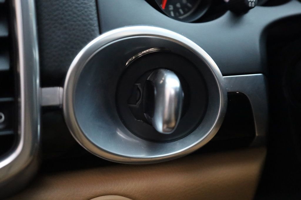 Used 2016 Porsche Cayenne image 30