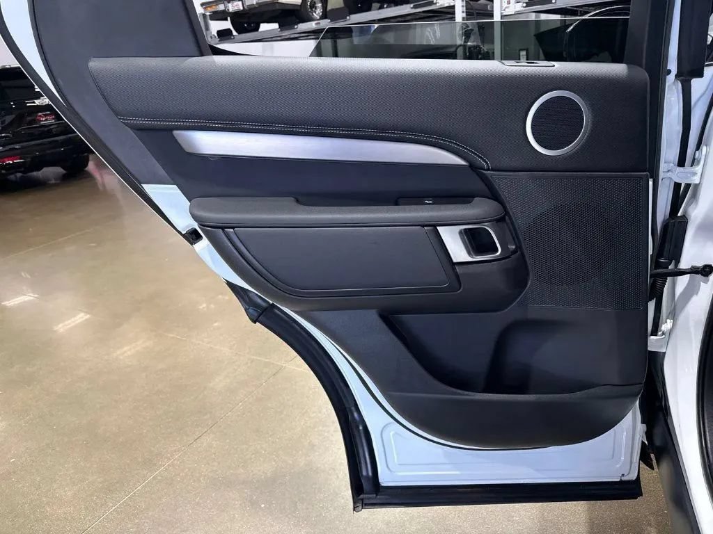 Used 2022 Land Rover Discovery S R-Dynamic AWD/4WD image 21