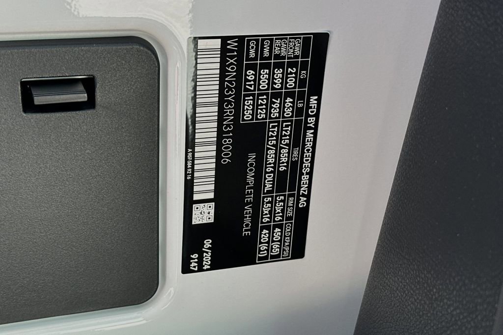 Used 2024 Mercedes-Benz Sprinter 4500 image 21