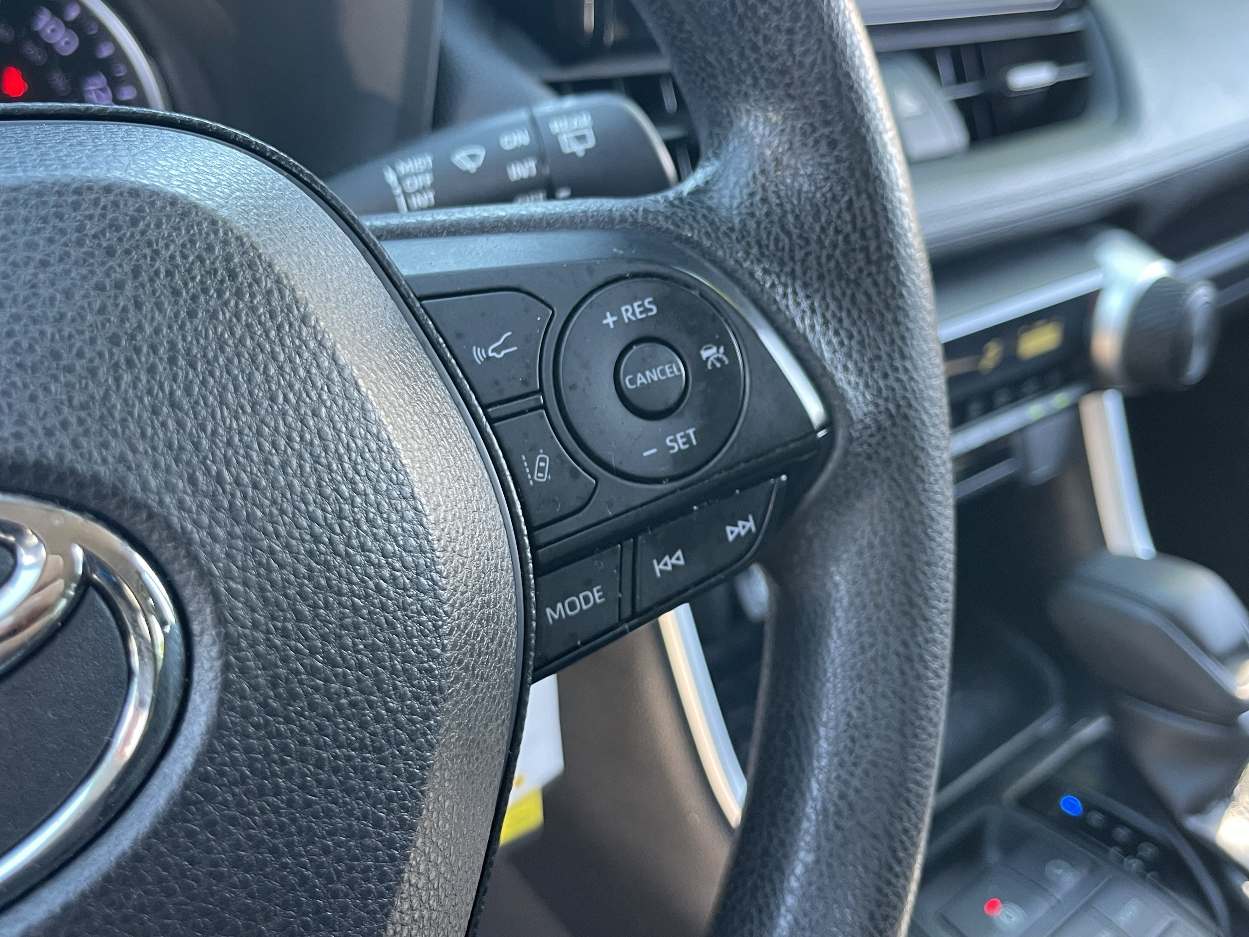 Used 2019 Toyota RAV4 LE w/ All Weather Liner Package FWD image 25