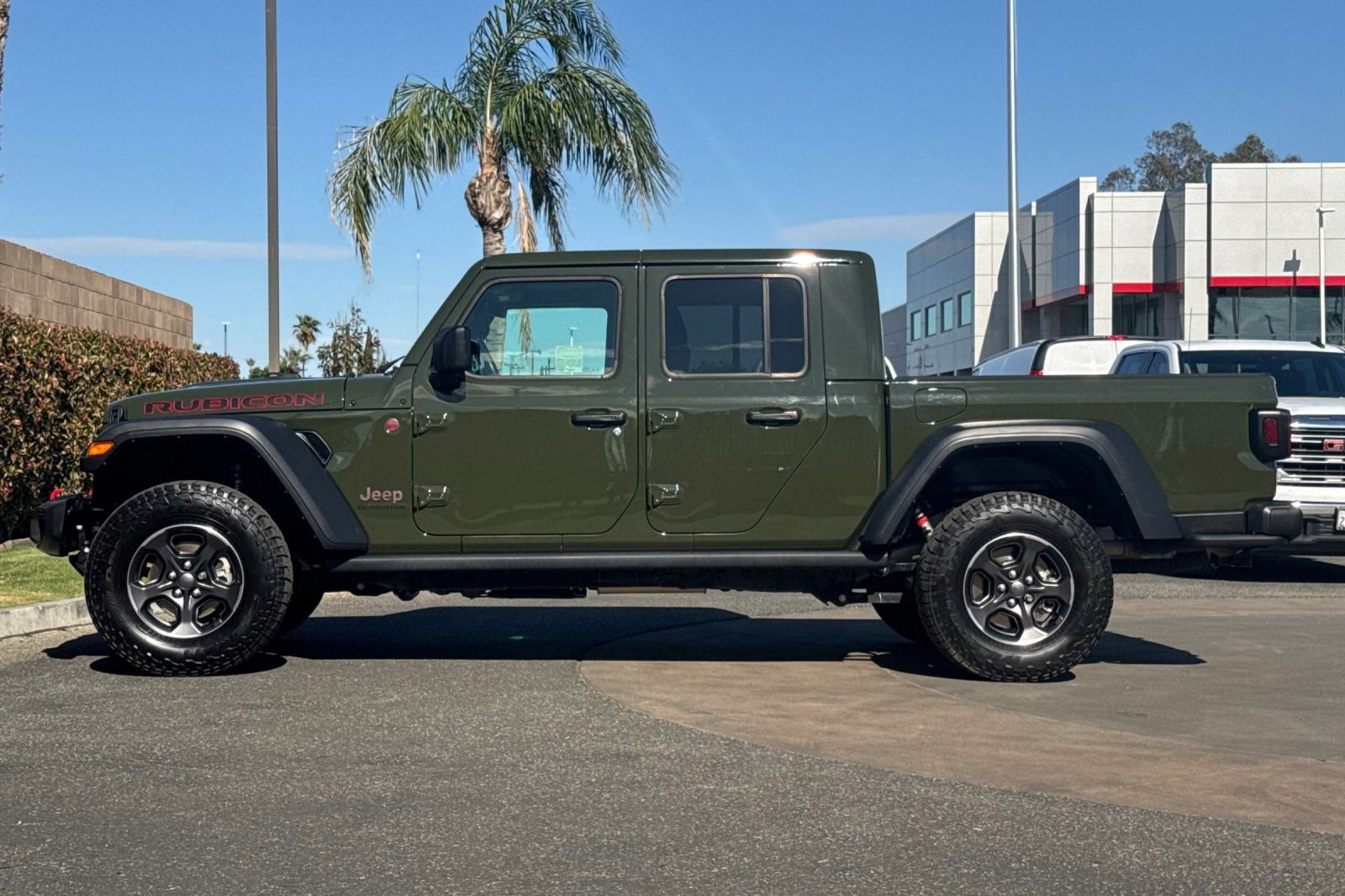 Used 2022 Jeep Gladiator Rubicon w/ Trailer Tow Package AWD/4WD image 7
