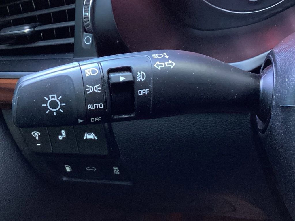 Used 2019 Kia Cadenza Technology image 24