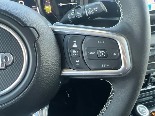 Used 2025 Jeep Wrangler Unlimited Sahara AWD/4WD image 9