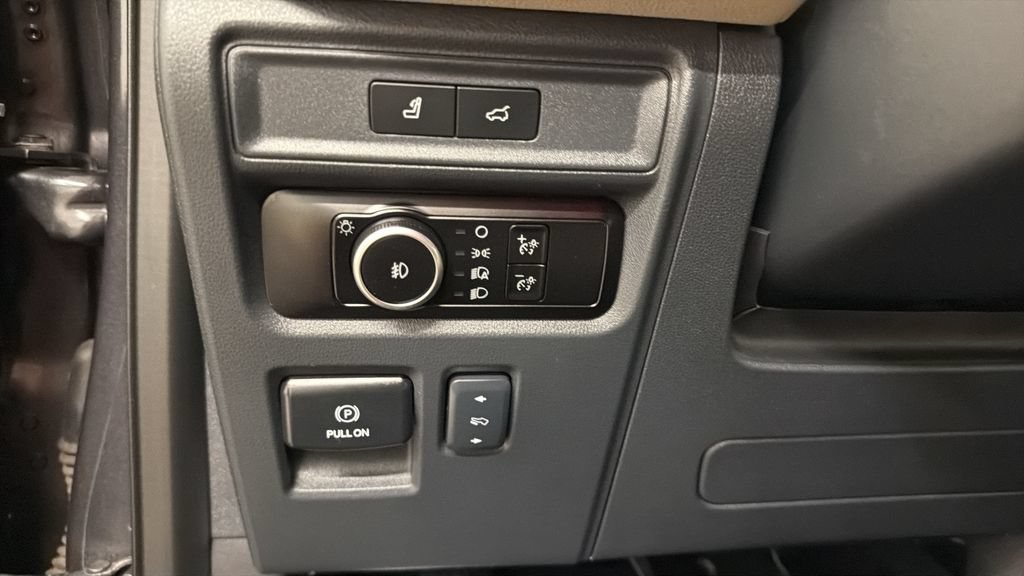 Used 2024 Ford Expedition Limited AWD/4WD image 18