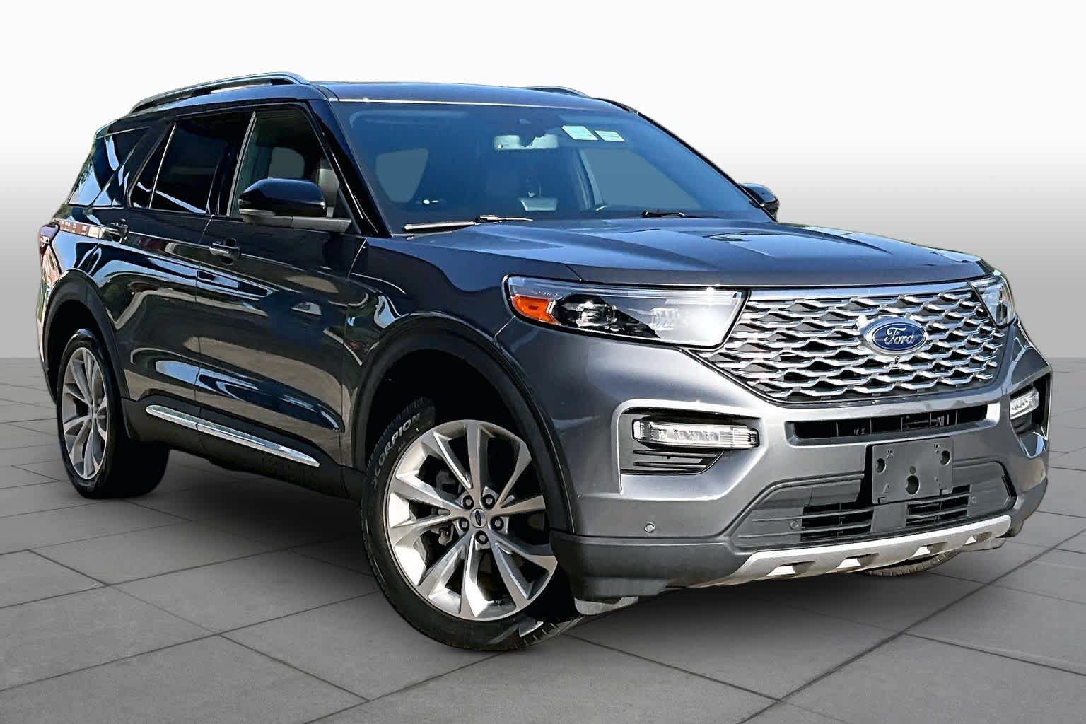 Used 2022 Ford Explorer Platinum w/ Equipment Group 601A AWD/4WD image 3