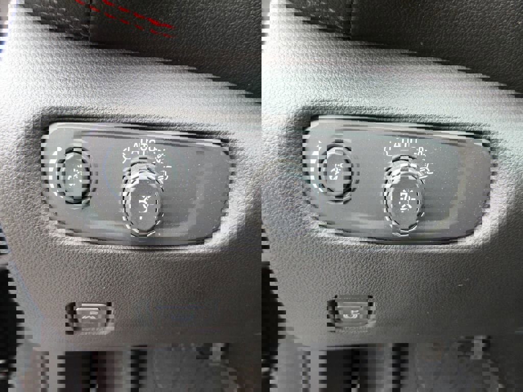 Certified 2019 Chevrolet Blazer RS AWD/4WD image 25