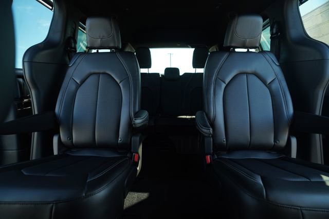 New 2026 Chrysler Pacifica Select FWD image 31