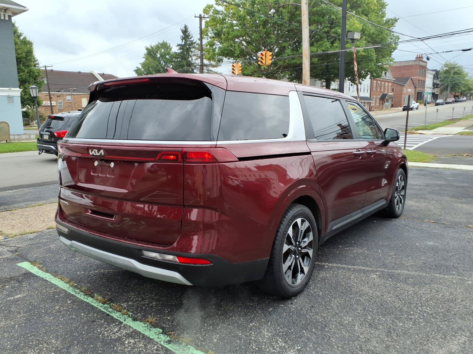 Used 2023 Kia Carnival EX FWD image 5