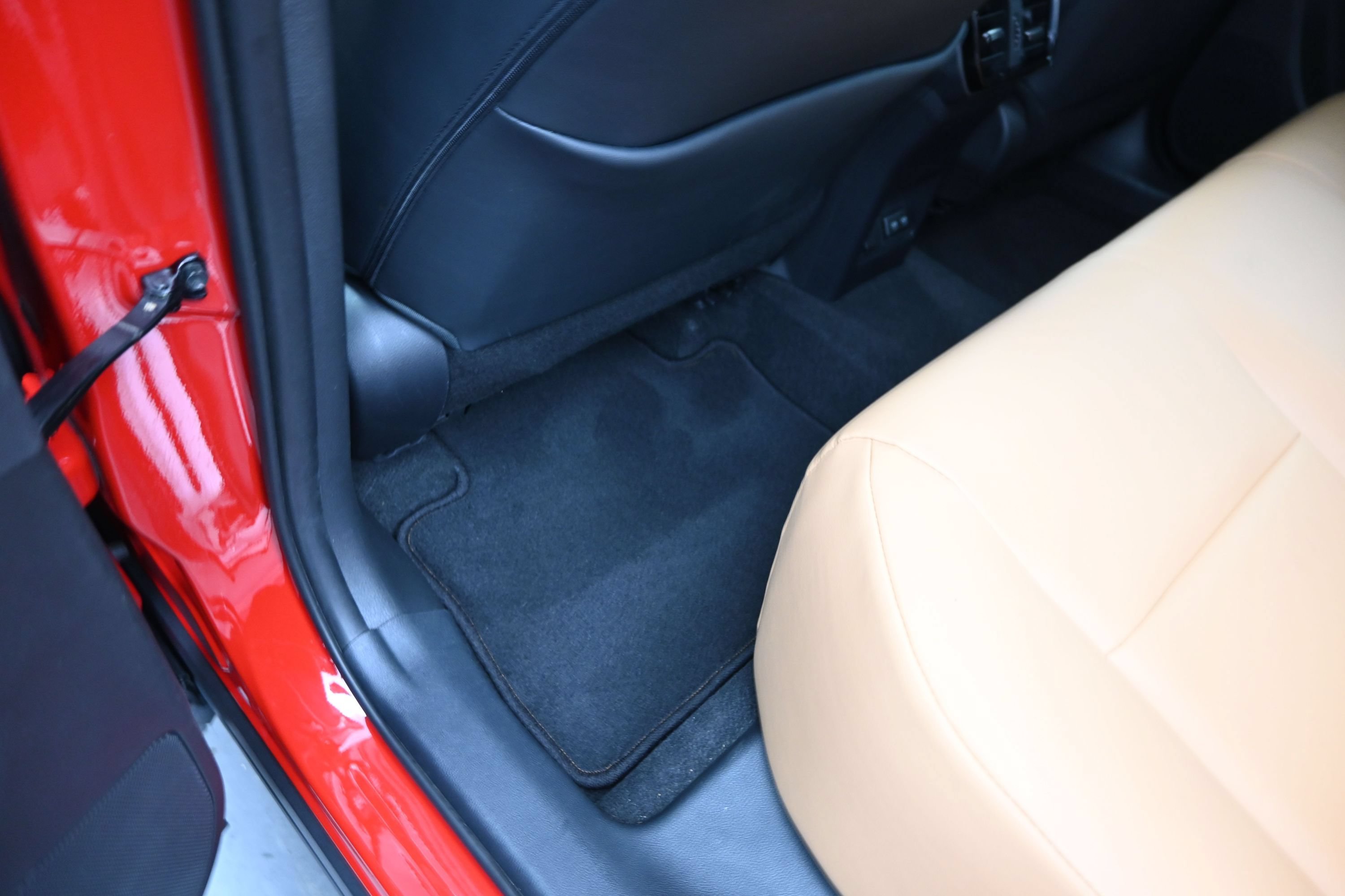 Used 2025 Lexus NX 250 FWD w/ Towing Package (2000 Lbs) image 18