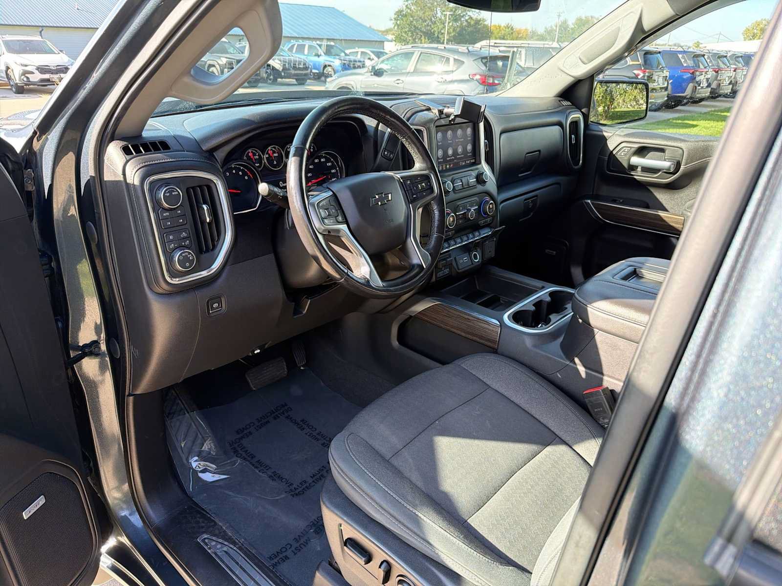 Used 2020 Chevrolet Silverado 1500 RST AWD/4WD image 2