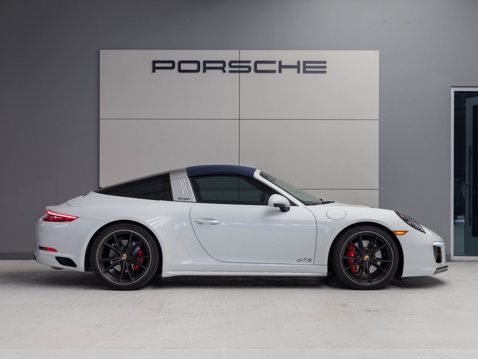 Used 2019 Porsche 911 Targa 4 GTS image 8