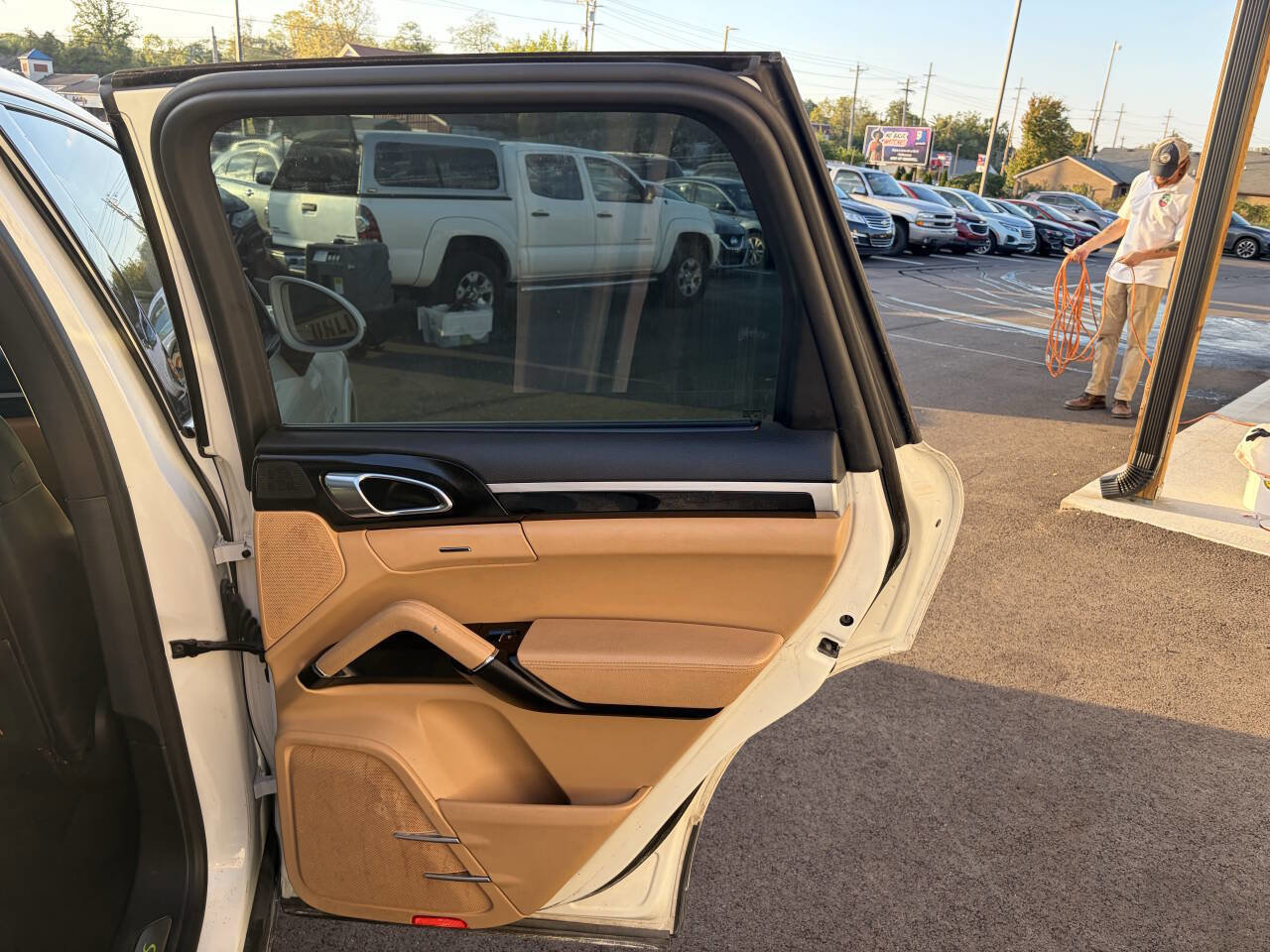 Used 2017 Porsche Cayenne S Platinum image 17